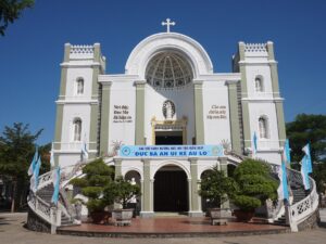 PAKET TOUR 6 HARI ZIAREK KE VIETNAM TENGAH