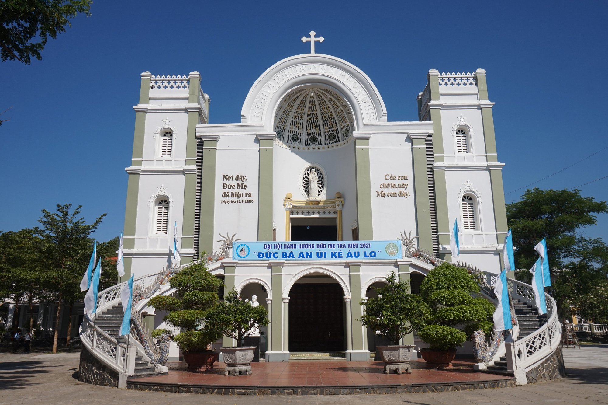 PAKET TOUR 6 HARI ZIAREK KE VIETNAM TENGAH